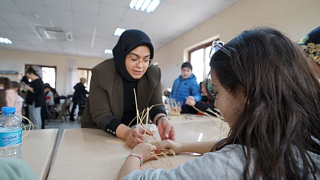 Kahramanmaraş'ta anne ve çocuklar Rattan örgü atölyesinde buluştu