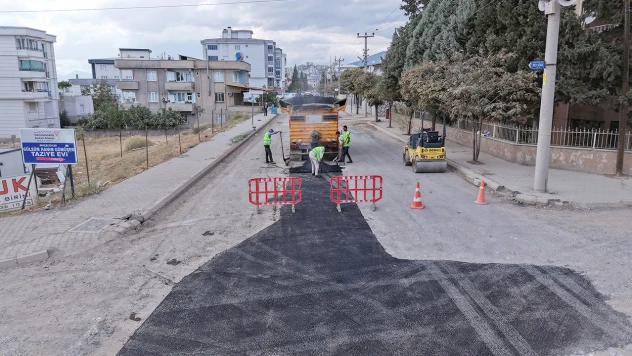 Kahramanmaraş'ta asfalt mesaisi aralıksız sürüyor