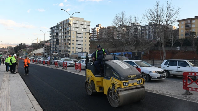 Kahramanmaraş'ta asfalt mesaisi aralıksız devam ediyor