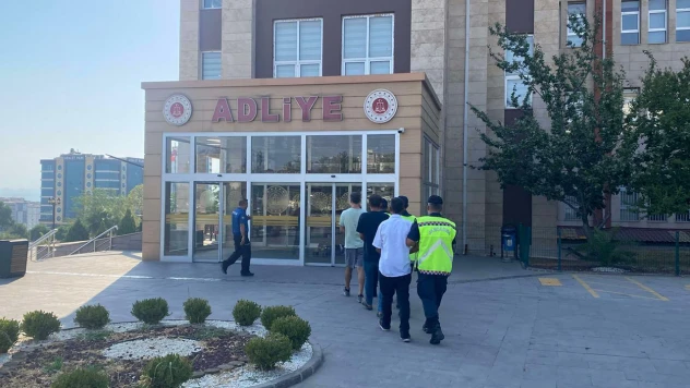 Kahramanmaraş'ta bağ evinden hırsızlık yapan 3 zanlı tutuklandı