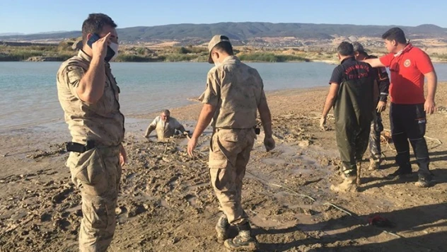 Kahramanmaraş'ta bataklığa saplanan kişi kurtarıldı