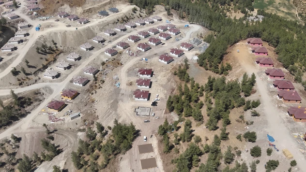 Kahramanmaraş'ta depremzede besicilere yapılan 537 ahır yıl içinde teslim edilecek