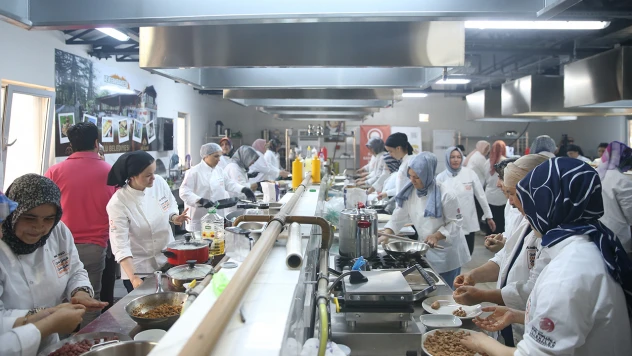 Kahramanmaraş'ta depremzede kadınlar, ulusal ve uluslararası yemekleri öğreniyor