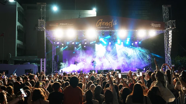 Kahramanmaraş'ta Gençlik coşkusu, Emre Aydın konseriyle zirveye ulaştı