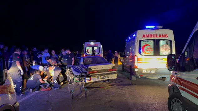 Kahramanmaraş'ta iki otomobil çarpıştı! Kazada 10 kişi yaralandı