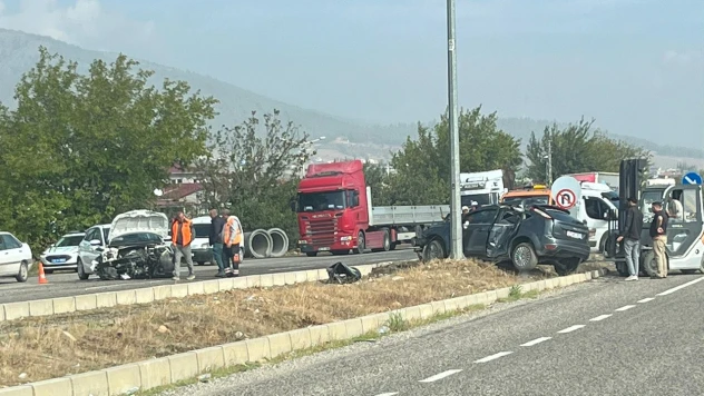 Kahramanmaraş'ta iki otomobilin çarpıştığı kazada 2 kişi yaralandı