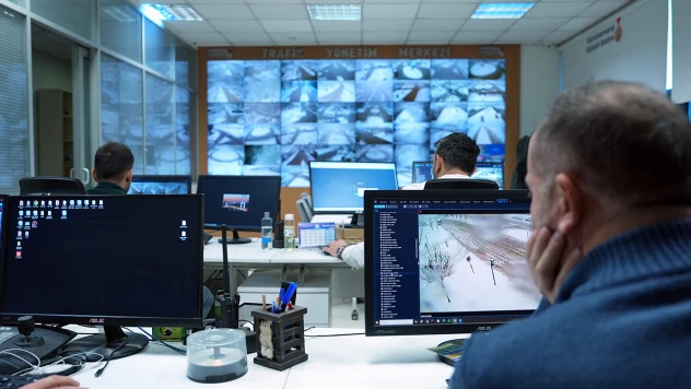 Kahramanmaraş'ta kar mesaisi! Yollar 7/24 kameralarla izleniyor
