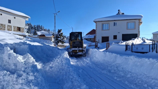 Kahramanmaraş'ta kırsalda karla mücadelesi kesintisiz sürüyor