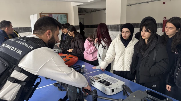 Kahramanmaraş'ta lise öğrencilerine Sahil Güvenlik Komutanlığı tanıtıldı