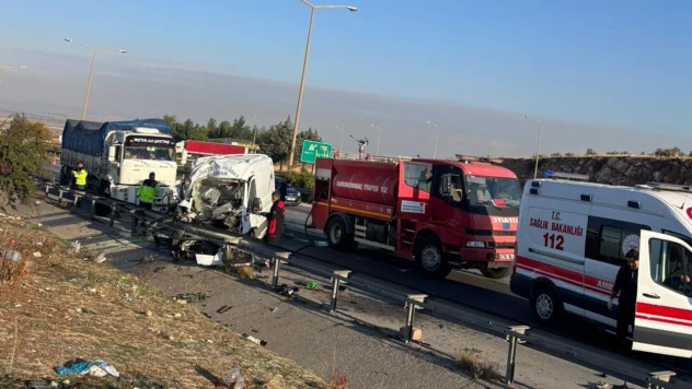 Kahramanmaraş'ta otobanda çift taraflı trafik kazası! 1 ölü, 1 yaralı