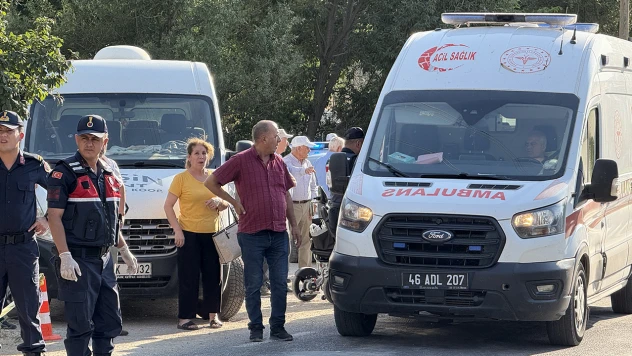 Kahramanmaraş'ta otomobil yayalara çarptı! 2 kişi ölü, 3 kişi yaralandı