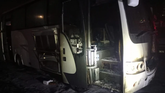 Kahramanmaraş'ta park halindeki otobüs alev alev yandı