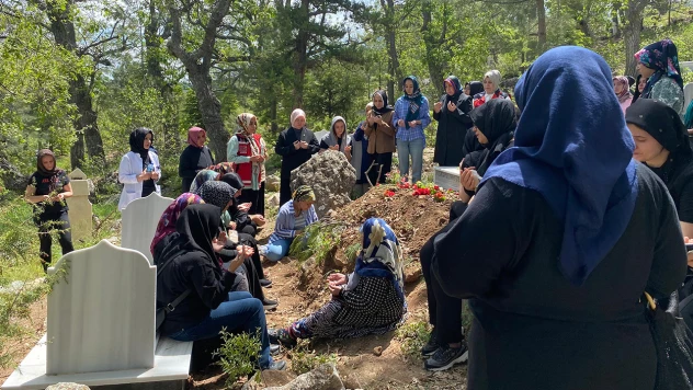 Kahramanmaraş'ta  pompalı tüfekle vurulan eş toprağa verildi