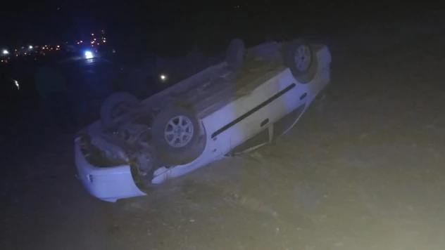 Kahramanmaraş'ta takla atan otomobilde alkollü olduğu iddia edilen genç sürücü yaralandı