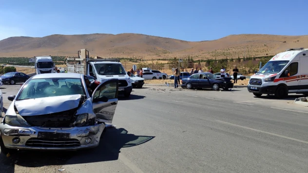Kahramanmaraş'ta zincirleme trafik kazası! 1 ölü, 8 yaralı