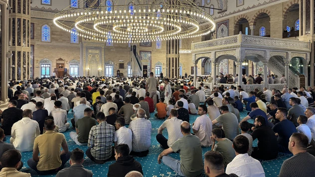 Kahramanmaraş ve çevre illerde Kurban Bayramı namazı kılındı