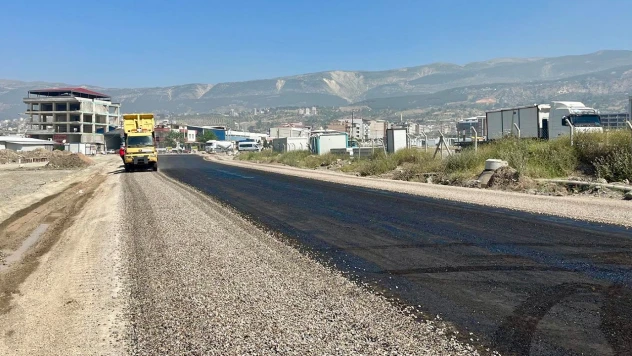 Kahramanmaraş Yeni Sanayi Sitesi'nde asfalt serimi başladı