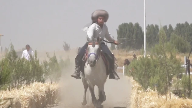 Kahramanmaraşlı Şahan Emir, at üstündeki başarısıyla göz dolduruyor