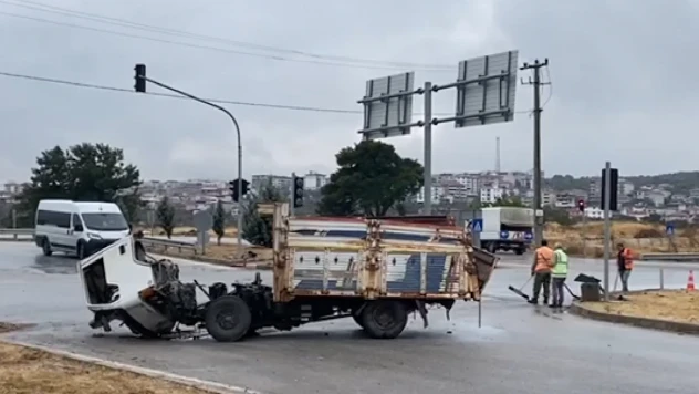 Kamyon ile kamyonetin çarpıştığı kazada 1 kişi öldü