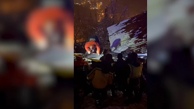 Kamyonet uçuruma yuvarlandı, ekipler sürücü için seferber oldu