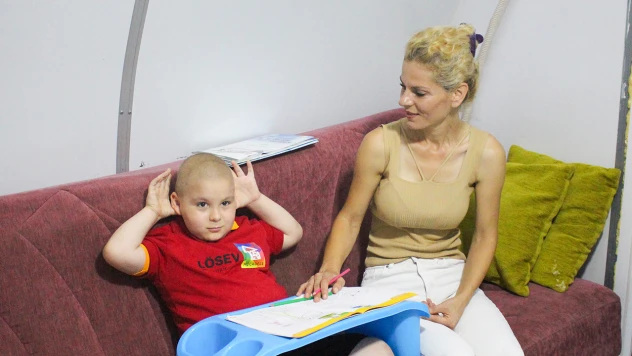 Kanserle mücadeleyi oğlunda kazanan anne kendi savaşında da galip gelmek istiyor