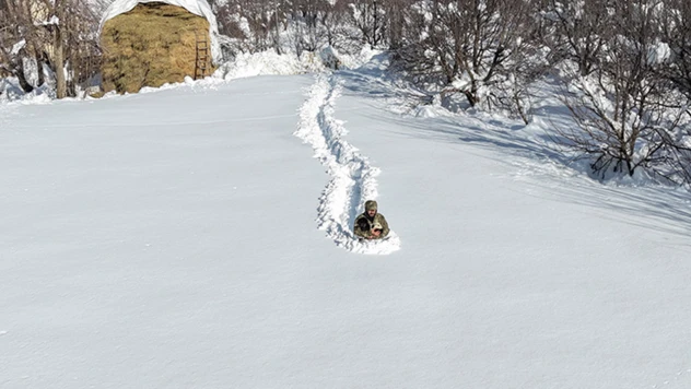 Kar kalınlığı 2 metreyi aştı, besiciler zorlu mesaide