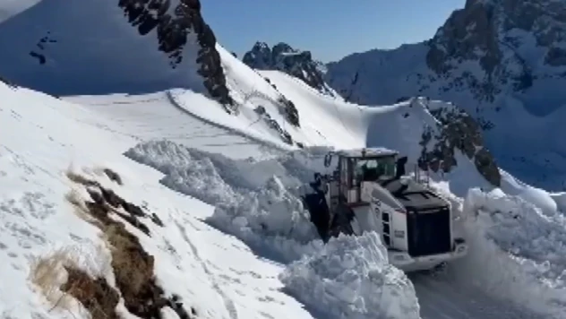 Kar nedeniyle kapanan 22 üs bölgesi yolundan 18'i açıldı