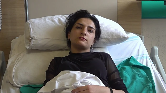 Karın ağrısı için kullandığı sıcak su torbası patlayınca genç kız hastanelik oldu