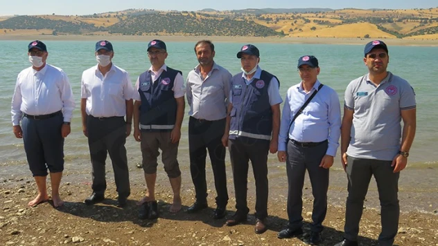 Kartalkaya Baraj Gölüne 30 bin adet yavru sazan balığı bırakıldı