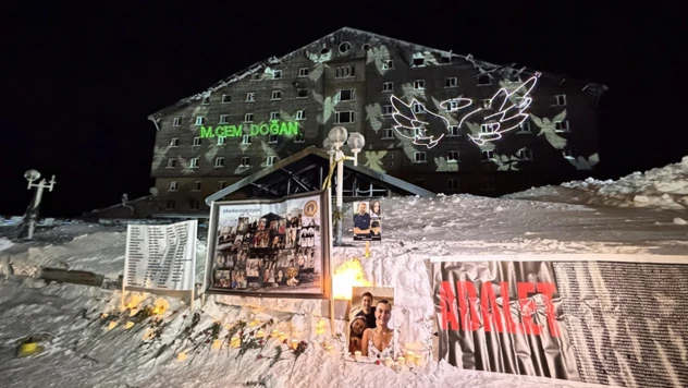 Kartalkaya'daki otelde yangında hayatını kaybedenler anıldı