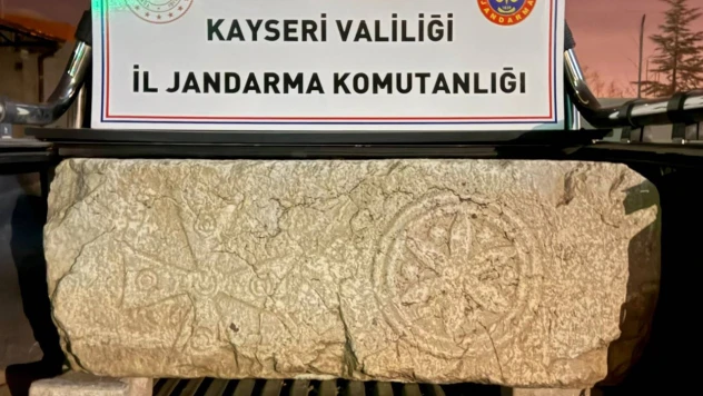 Kayseri'de 6. yüzyıla ait kapı sovesi ele geçirildi