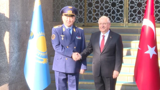 Kazakistan Savunma Bakanı Kosanov, Türkiye'de