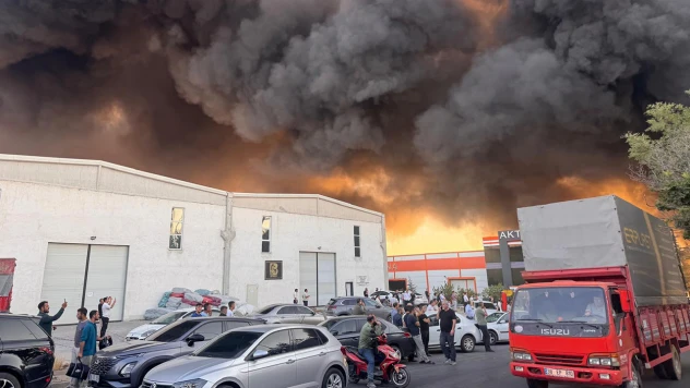 Keçe fabrikasında yangın