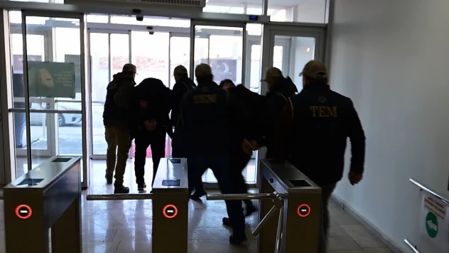 Kırşehir'de DEAŞ'a yönelik operasyonla 3 şüpheli tutuklandı