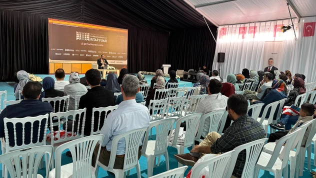 Kitap Fuarı, son gününde Taha Kılınç söyleşisiyle devam etti