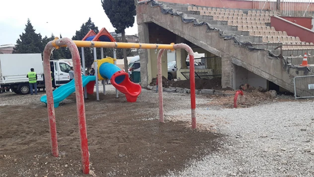 Konteyner ve çadır kentlere çocuklar için oyun grupları