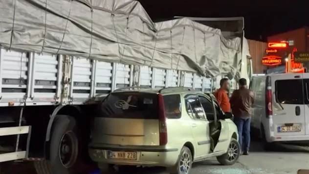 Kontrolden çıkan tır 4 araca çarptı