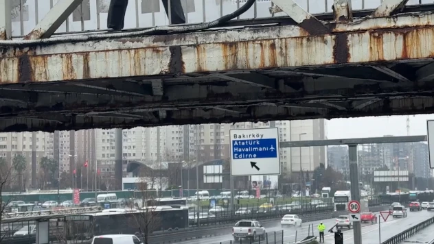 Köprüden düşen parçalar aracına zarar verdi, İBB tazmin talebini reddetti