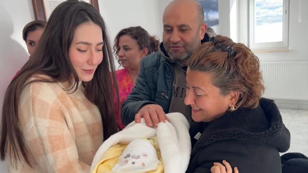 Koruyucu Aile modelinin 100. bebeği sıcak yuvaya kavuştu