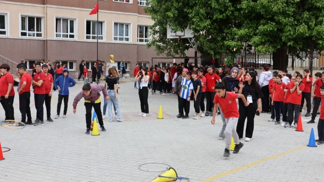 KSÜ'lü öğrencilerden Hatay'a can suyu