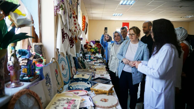 Kursiyerler önce ürettiler sonra sergilediler