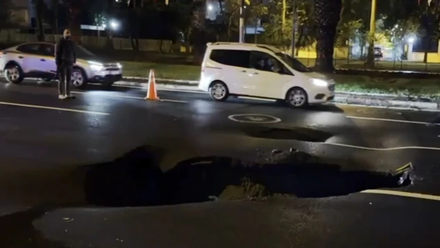 Kuvvetli sağanak nedeniyle yol çöktü