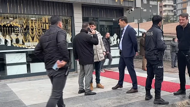 Kuyumcuda silahlı soygun! Bir polis vuruldu