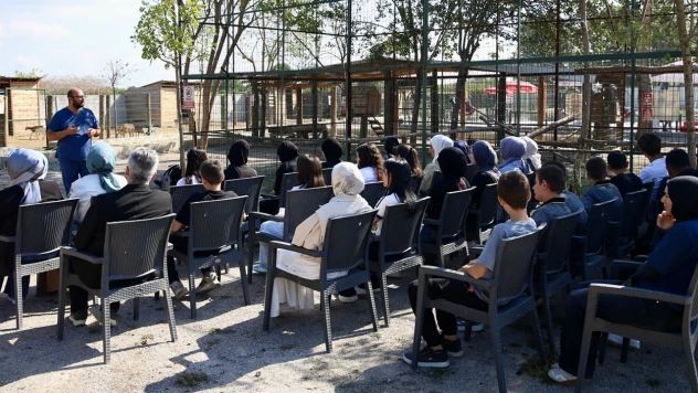 Lise öğrencileri meslek seçimleri için sahada