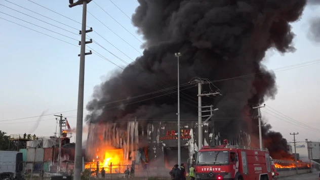 Lojistik deposunda yangın paniği