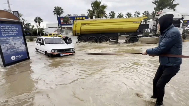 Mazgallar kapandı, araçlar mahsur kaldı