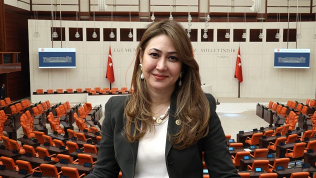 MHP'li Zuhal Karakoç Dora, 'Betonla şehir olur ama insanla memleket olur'