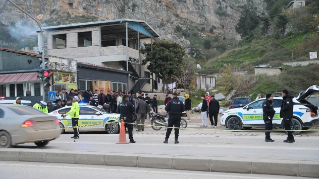 Mikserin çarptığı motosikletten 1 kişi öldü, 2 kişi yaralı