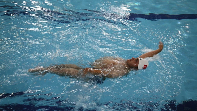 Milli engelli yüzücü, paralimpik oyunları için kulaç atıyor