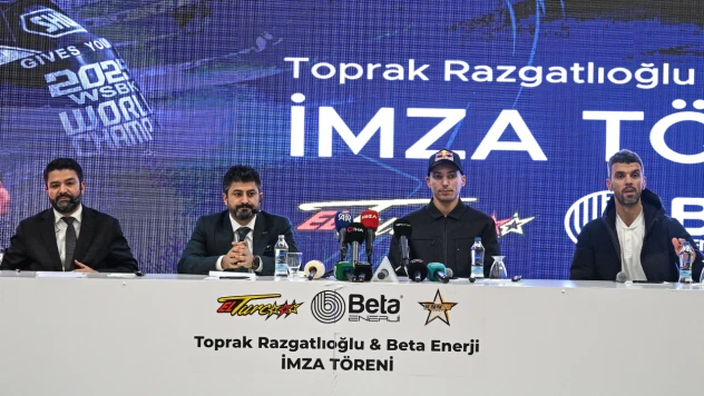 Milli motosikletçi Razgatlıoğlu, sponsorluk anlaşmasını yeniledi